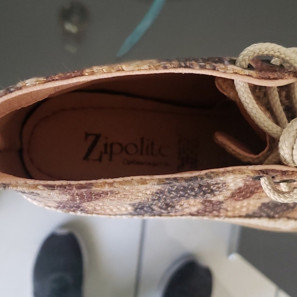 Shoes - Picture 4 of 4